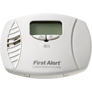 First Alert Carbon Monoxide Alarm with Digital Display   3 Pack, Plug In with
