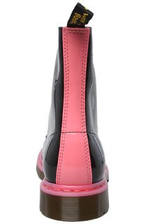 Dr. Martens Boots Pascal 8 Eye Pink Laces in Black Patent