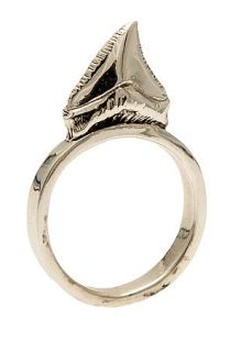 Fashionology Ring Upper Shark Tooth in Silver