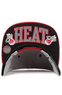 Mitchell and Ness Hat Miami Heat 2 Tone Velcro cap in Grey and Red