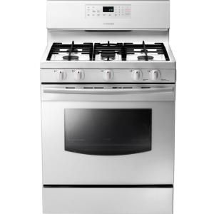 Samsung 30 in. 5.8 cu. ft. Gas Range with Self Cleaning Oven and 5 Burner Cooktop with Griddle in White NX58F5500SW