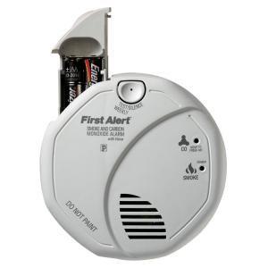 BRK Hardwired Interconnected Smoke and Carbon Monoxide Alarm with Voice Alert SC7010BV