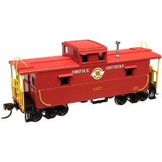 N Trainman Cupola Caboose, NS #371 Toys & Games
