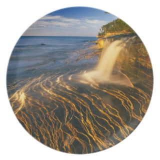 Small waterfall along the edge of Lake Superior, Party Plates