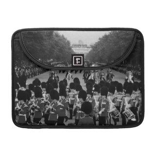 Vintage UK England Guards returning along the Mall Sleeve For MacBook Pro