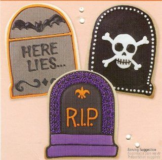 Wilton Cookie Cutter Halloween Tombstone Headstone Grave Marker ~ Comfort Grip Large Size ~ 2310 599 Kitchen & Dining