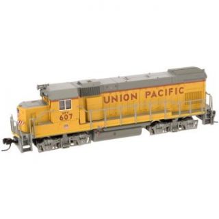 Atlas Trainman(R) N Scale Diesel GP15 1 Standard, Powered Union Pacific #607 Locomotive Toys & Games