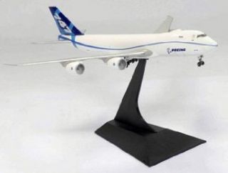 Dragon Models Boeing 747 8 Freighter Diecast Aircraft, Scale 1400 Toys & Games