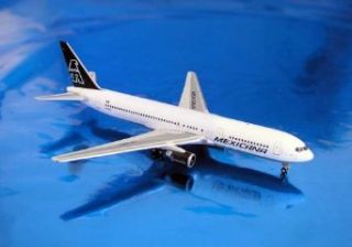 Gemini Jets Mexicana B767 300 1400 Scale Toys & Games