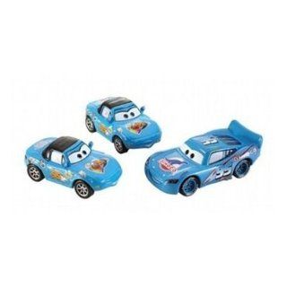 Disney / Pixar CARS Movie 155 Die Cast Car Race O Rama 3 Car Gift Pack Dinoco Mia, Dinoco Tia and Dinoco Lightning McQueen Toys & Games