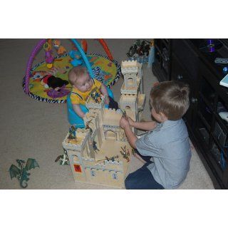 Melissa & Doug Deluxe Folding Medieval Castle Toys & Games