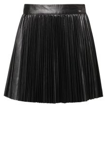 Amy Gee   Pleated skirt   black