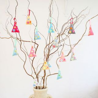 make your own felt christmas tree decorations by the crafty alchemist