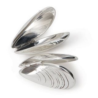 pair of mussel eaters by whisk hampers