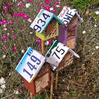 custom license plate roofed bee hotel by wudwerx