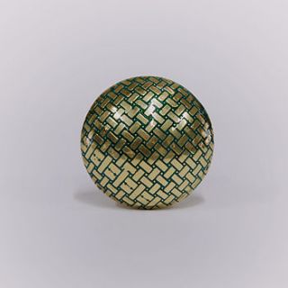 lattice etch metal knob by trinca ferro