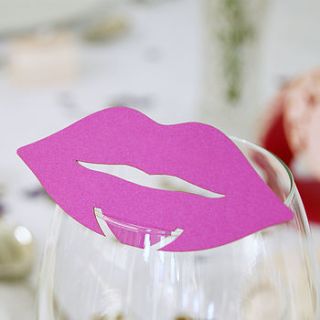 pack of 10 lips wine glass name place cards by urban twist