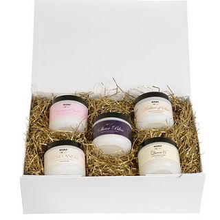 queen of the ball organic skin care gift set by mama nature
