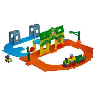 Playskool Sesame Street Elmo Junction Train Set Toys & Games