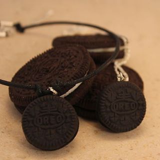 oreo biscuit necklace by sassy gifts