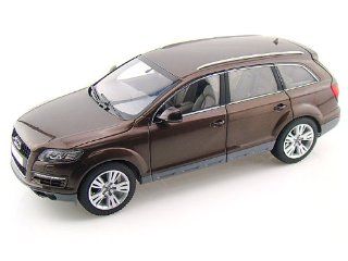 Audi Q7 Facelift 1/18 Teak Brown Toys & Games