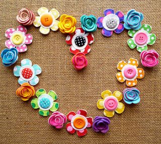 pretty flower drawing pins by paper and string