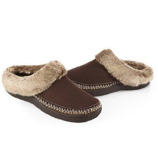ISOTONER Women's Woodlands Microsuede Fur Crepe Clog Slippers, Chocolate 6.5/7 Shoes