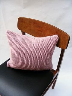 moss stitch cushion handknit in rose pink by s t r i k k handknits