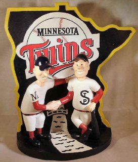 Minnie & Paul Minnesota Twins Deluxe Bobblehead Figurine (Bobble Limited to 504 pieces) 2 Guys Logo  Sports Fan Bobble Head Toy Figures  Sports & Outdoors