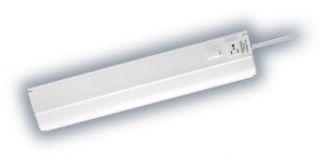 Westek FA318HBAMCC 18 Inch Plug In 15 Watt Fluorescent Under Cabinet Light with Outlet, White   Under Counter Lighting Strips  