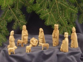 KINDERKRIPPE 11 teilig. Krippenfiguren in Bethlehem handgeschnitzt aus Olivenholz. Hhe der stehenden Figuren circa 9 cm. Küche & Haushalt